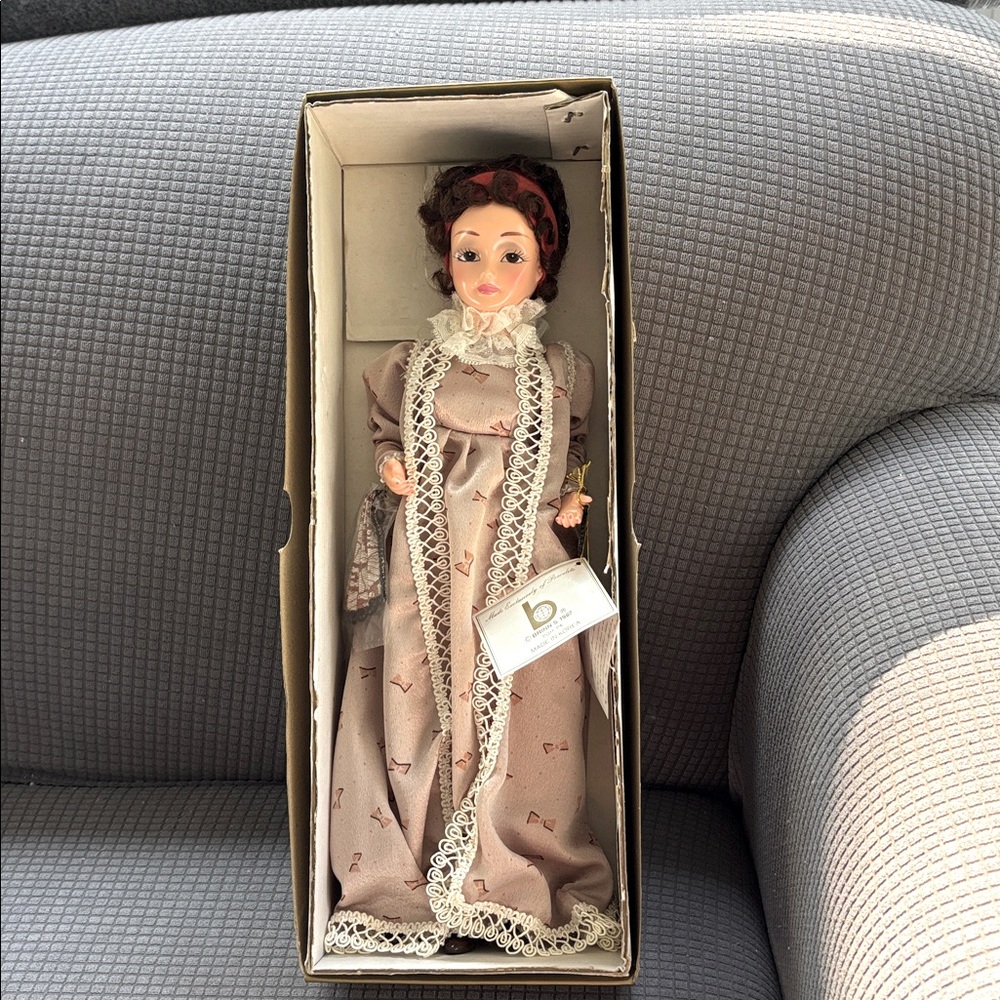 Vintage Brinn’s Dolly Payne Madison porcelite collectible doll!